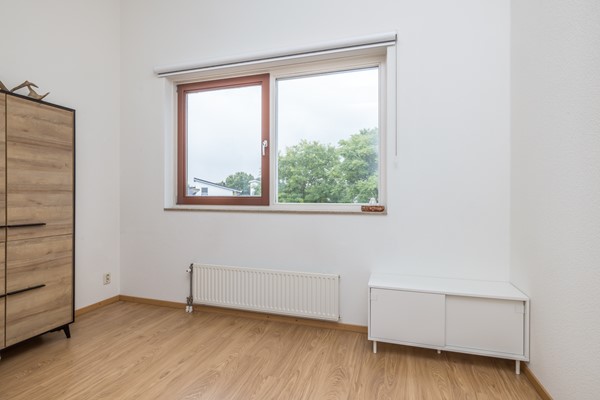 Foto - Te koop: Tussenwoning uit 2007 voorzien van een energielabel A met onder meer een ruime woon- en eetkamer, semi-open keuken, 3 slaapkamers, badkamer, carport en besloten (voor)tuin in Ransdaal